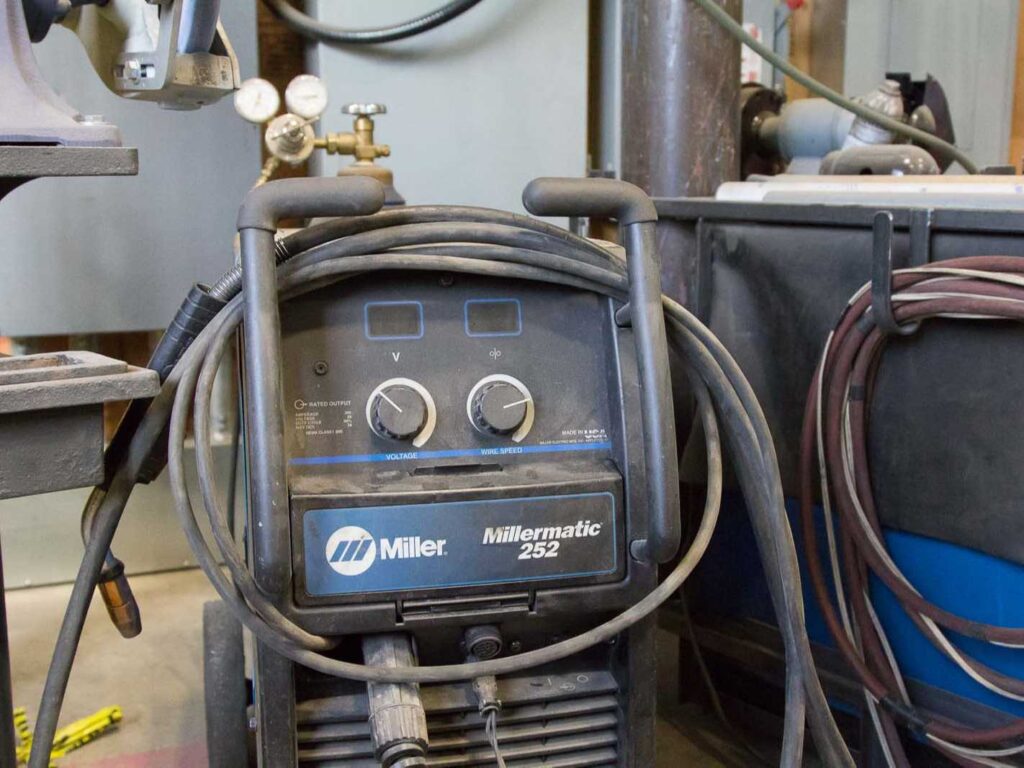 Mig Welder - Miller 252